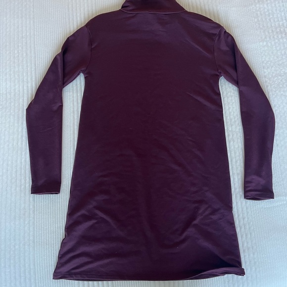Simple maroon turtle neck dress - Picture 2 of 4